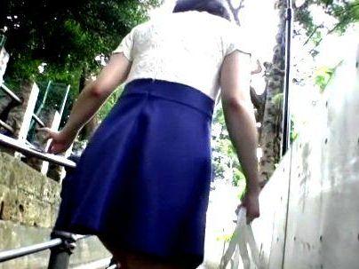 ＜人妻！＞「36歳？・・・老け顔か？」性欲高めの巨乳人妻奥さん！ガチファックでまさかの潮吹きしてっぞ！！！