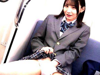 ＜マンコ・・・みたい…♡？！＞この顔で・・・痴女？？電車で黒髪美少女とセンズリ鑑賞・・・もちろんガチファック！！！