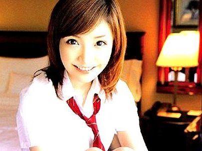 ＜素人美少女！＞「ウフォ・・・おもらしか？」ボインの今どき制服女子！ハメ撮りファックでもだえるゾ！！
