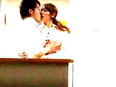 ＜教育実習生！＞「秘密ね…」色気半端ないボイン先生！生徒といけない関係になっちゃうゾ！！