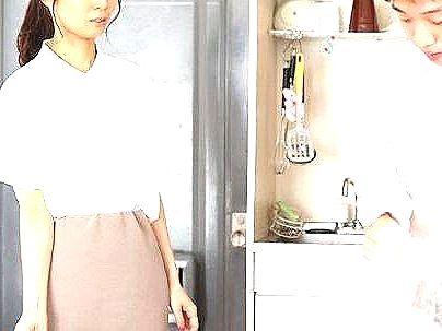 ＜熟女！＞「ダ、だめよー」上品な感じの美人奥さん！息子と禁断交尾で興奮してっぞ(アダルト動画)