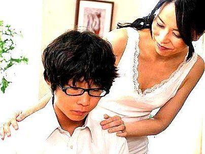 ＜ママ！＞「元気ないの…♡？」色気半端ない美人ママ！息子と近親相姦いけない関係に発展すっぞ！！！