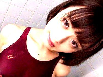 ＜競泳水着！＞「この顔に・・・顔射？」スレンダーちっぱい可愛い女子！競泳水着姿がたまんね～ぞ！！