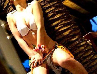 ＜看板娘！＞「ダメです・・・」ビアガーデンで働くボインのパイ乙看板娘！鬼畜な男にやられるぞ！！