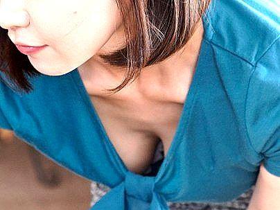 ＜友達のママ！＞「胸チラ・・・ヤッバ！」スタイル抜群ボインパイ乙友達のママ！胸チラに我慢限界で一線こえちゃう！！