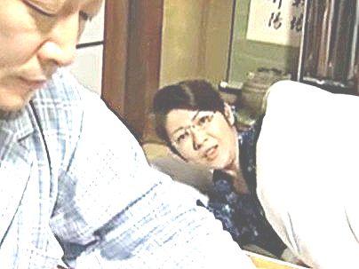 ＜ヘンリー塚本！＞「ババア、パイ乙、エッロ！」義母のオバサン熟女！誘惑で禁断行為発展シチャウゾ！！