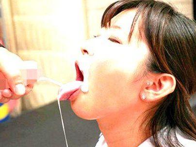 ＜ヤリマン美少女！＞もっとちょうだい…♡！留年してる淫乱痴女な同級生！ご覧の通り・・・やっとるぞ！！