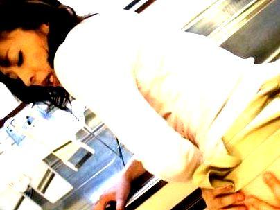 ＜息子に身体を＞「ア～ンいけないわ・・」性欲高めの美人奥さん！息子にエロ行為持ち込まれるぞ！！