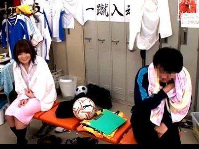 ＜部活マネ！＞「誰もいないね…♡」雨でぬれたボインパイ乙のMGと２人きり！部室でエチエチはじまるよ～！！