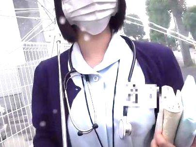 ＜素人ナンパ企画！＞時間ですか？みんな大好き天使の看護師ナース！勿論なし崩し的エチエチ持ち込まれるぞ！！