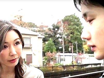 ＜欲求不満な人妻！＞「まさかのお誘いで・・」色っぽい感じの美魔女隣人奥さん！ｈな事が始まるぞ(アダルト動画)