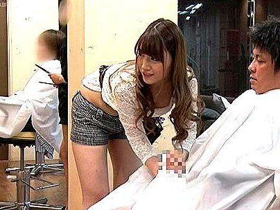 ＜美容師！＞「こちらも・・・施術しますね♡」スタイル抜群ボイン巨乳美容師！誘惑して客チンポ刺激シチャウゾ(無料エロ動画)