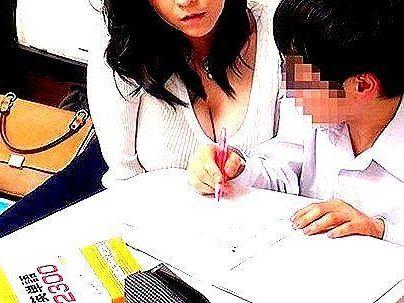 ＜家庭教師！＞「興奮しちゃうの…」少し食い過ぎのBBA熟女先生！童貞教え子といけない関係になっちゃうゾ！！