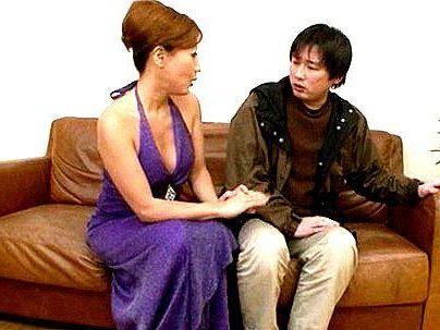 ＜人妻熟女！＞「ウソだろ？・・・ママが？」風俗で指名したら自分のお母さんがきて・・・やっちゃうぞ(アダルト動画