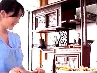 ＜近親相姦！＞「私が童貞を・・・」上品で優しい感じのお母さん！息子チェリー君筆おろしシテクレチャウゾ！