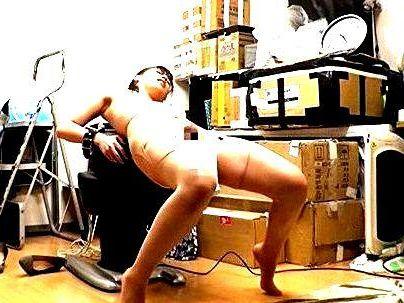＜人妻！＞「ダメなの…に…」上品で綺麗な眼鏡の奥様！拘束されて調教エロ行為に発展シチャウゾ！！！