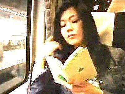 ＜ヘンリー塚本＞「BBA・・・登場」電車で見つけた美魔女熟女！なし崩し的エロ行為持ち込まれるぞ！！