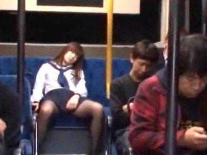 ＜バス痴●！＞「なに？ちかん？・・・」バスで寝てる黒パンスト女子！痴漢師に犯されレイプされっぞ！！！