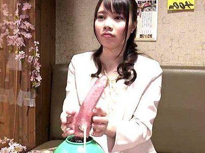 ＜素人！＞「ないするんですか？」居酒屋で確保した清楚女子！マシンバイブ餌食で悶え感じるぞ！！