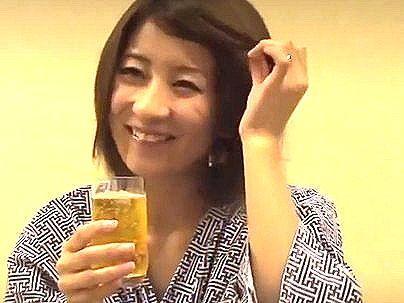 ＜不倫SEX！＞「少し、酔っちゃた…」清楚な感じの色っぽい奥さん！旦那裏切りファックしちゃうゾ！！(アダルト動画)