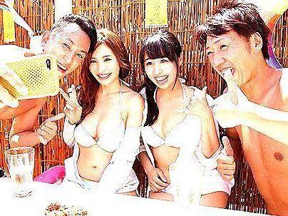＜海の家！＞「乾杯…♡！」お酒でハッピーノリノリビキニＧＡＬ達！3P乱交ファックで楽しんじゃうぞ！！！