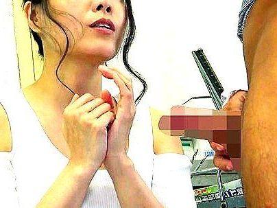 ＜人妻熟女！＞先生の・・・デカいの…！ED旦那のために来た病院で・・・奥さんが先生チンポでハッスルしちゃうゾ！！