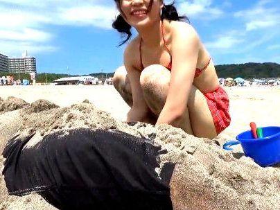 ＜素人ナンパ！＞「わたしですか？ナンパ？？」彼もち海水浴場でゲットした真面目女子！エロマッサでNTRファック持ち込まれ！