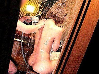 ＜素人企画！＞「ク恥ずかしいの…」終電逃した男女友達！混浴でエロ行為やっとるやん！！！