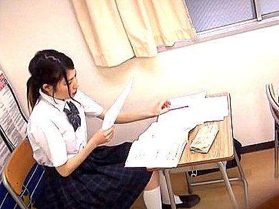 ＜制服美少女！＞キタゾ～盗撮ものｗ！！！学習塾の授業中を隠し撮り！におしっこ我慢限界で可愛い女子が・・・