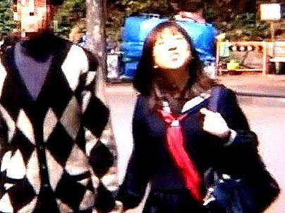 ＜野ション！＞「え？ヤメテクダサイ…」外でションべんしてる彼持ち制服女子！勿論犯しちゃうぞ！！！