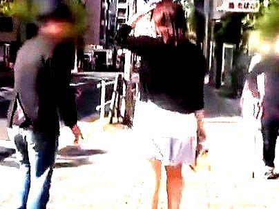 ＜素人ナンパ！＞「え？なんですか？」街でゲットした素人女子！ナンパされてエロ行為持ち込まれちゃうぞ(アダルト動画)