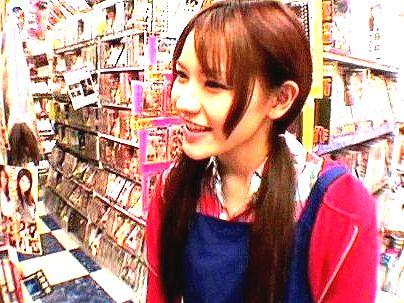 ＜上原結衣！＞「まじかよ？・・・ウソだろ」AVレンタル店行ったらまさかの展開！店員AV女優がｈシテクレチャウ！！
