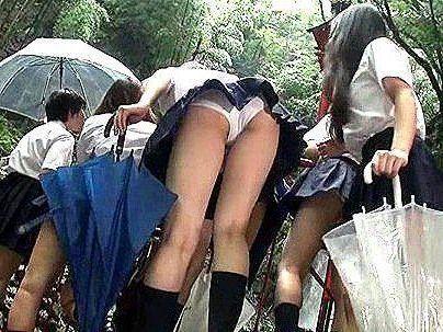 ＜修学旅行！＞「パンティー・・・見えとる！」修学旅行行ったらまさかの展開！ハーレム状態で金玉干からびちゃう！！！