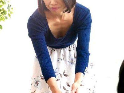 ＜人妻熟女！＞「色気半端ないって！」四十路の美乳パイ乙の友達の母！我慢できず手を出しちゃうゾ！！