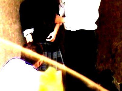 ＜カップル盗撮！＞「スリルあるね…♡？」制服女子が男と野外でエチエチ！勿論発見したの盗撮して販売すっぞ！ヒャッハーｗ！！