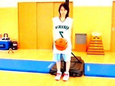 ＜学校でこっそりヤル！＞「脱ぐとデケーーゾ！！」若い頃の人気女優！ハリのあるパイ乙が・・・たまんね～(アダルト動画)