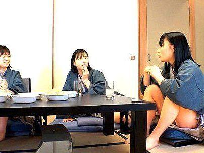 ＜慰安旅行！＞酔っちゃたね…♡！会社の旅先でベロンベロンの女性陣！お風呂でＮＴＲ持ち込まれるぞ！！！