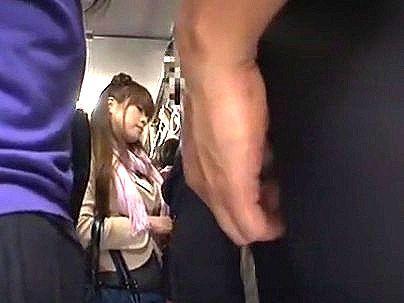 ＜センズリ鑑賞！＞「スゴイノ…」旦那がそばに居るのに感じる奥さん！痴漢師とマサカの合体シチャウゾ(アダルト動画)