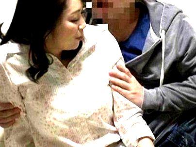 ＜熟女！＞「バングの五十路登場！」性欲高めの淫乱ババア！他人棒で浮気ファックになっとるぞ！！