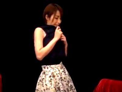 ＜痴女プレイ！＞「おっきいね…」友達同士が痴女プレイ！巨乳おっぱい美人痴女行為でフル勃起確定でしょ！！！