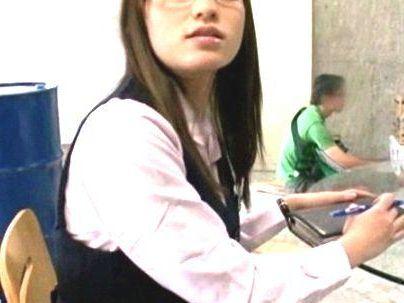＜公衆便女！＞こんな可愛い美少女が・・・まさかの？！まさに人間便器で調教ファックされるぞｗ！！