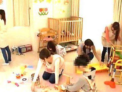 ＜ヤリマン保育士登場！＞「マサカの展開勃発！」男人一人保育士！ハーレム状態にシテクレチャウ！！