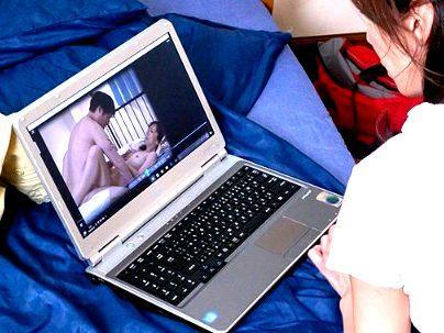 ＜近親相姦！＞「なんでこんなもの？」母親のセックスを盗撮した息子！いけない関係に発展すっぞザ・エロドラマ！