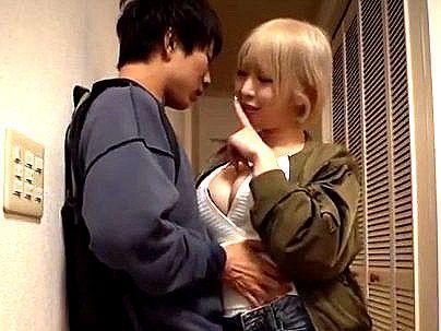 ＜彼女のお姉さん＞「内緒ね！」まさかの彼女のオネエサンが誘惑！ガマンデキナイで手を出しちゃうぞ(無料エロ動画)