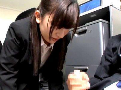 ＜土下座のOL！＞「すみませんでした…！」誤っても許されない！勃起ペニスで成敗しちゃうぞ(アダルト動画)