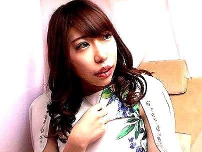 ＜人妻！＞「唇・・・エッロ！」脱ぐとボインの清楚な可愛い奥様！口説かれ浮気行為シチャウゾ(アダルト動画)
