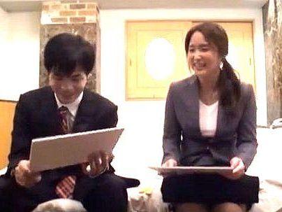 ＜NTRセックス！！＞え？だめよ・・・夫いるから…！社会人男女に交渉！企画でOL奥さんが後輩チンポで家族崩壊ファック！