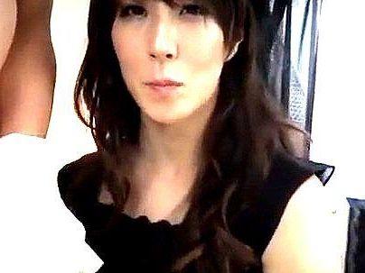 ＜澤村レイコ ！＞ババア・・しごく！色気半端ないオバサン女優！M男を射精後もしごいて・・・