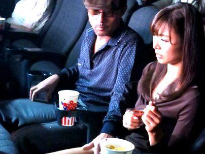 ＜痴漢映画館＞「ヤメテクダサイ…」大人の色気半端ない美人奥さん！痴漢師に無理やりヤラレタ！！！！