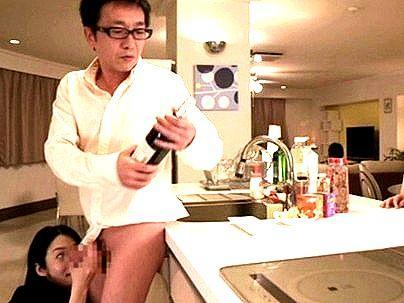 ＜NTRドラマ！＞「有名なあの女優か！」他人棒欲しがる淫乱奥さん！チンポ欲しがりご覧の通りになっとる！！